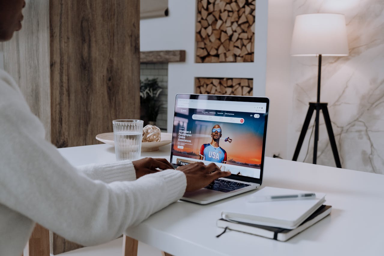 无代码工具深度评测:Webflow vs Squarespace,谁主未来?